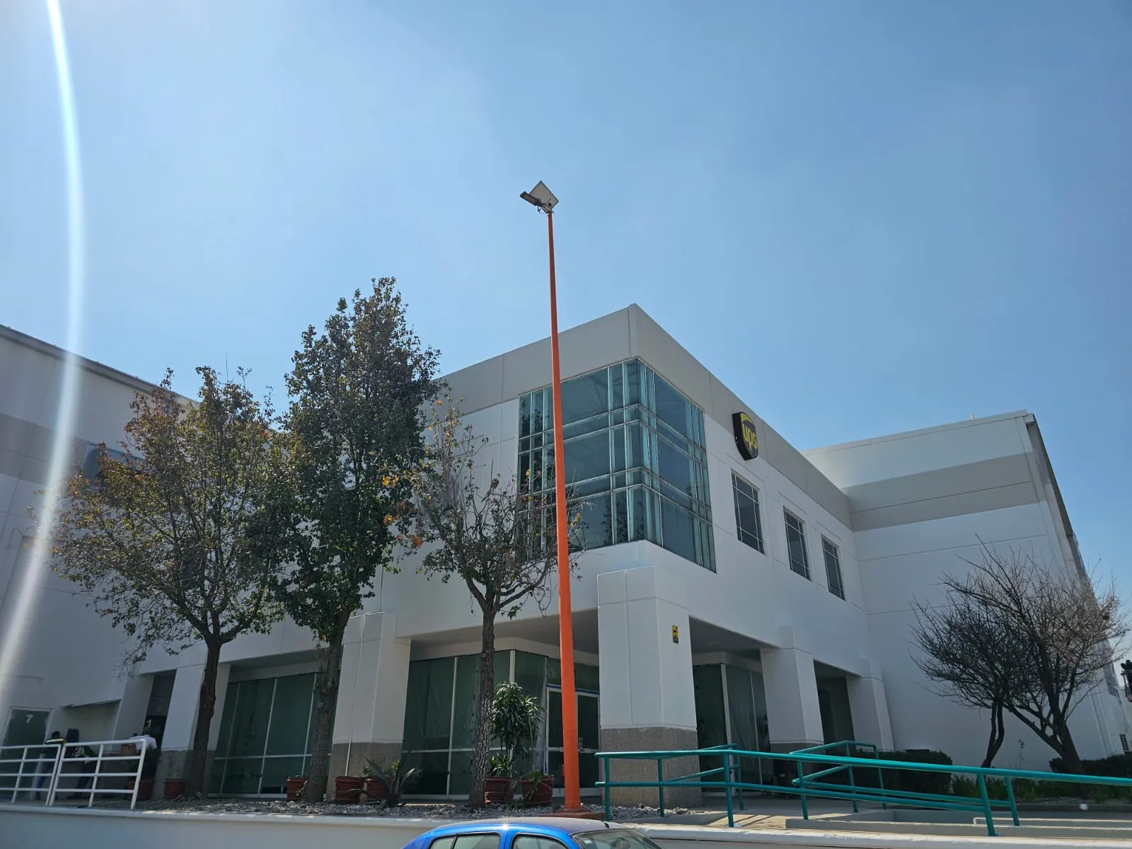 Prologis – Fachada con ventanales