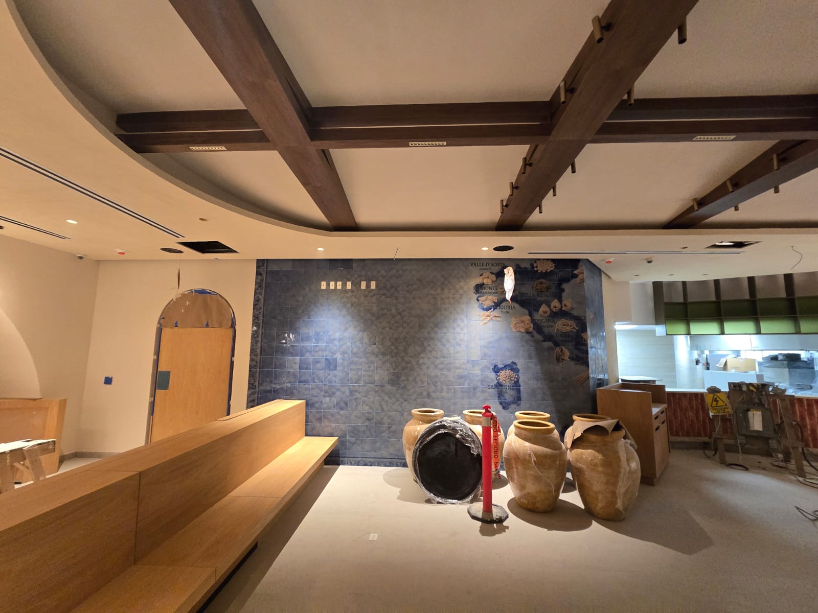 Vera – Mural y barra
